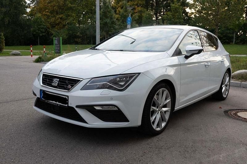 Weiß Gebraucht 2019 Seat Leon FR Limousine | 17.500 € (Fairer Preis) - Bild 1/4