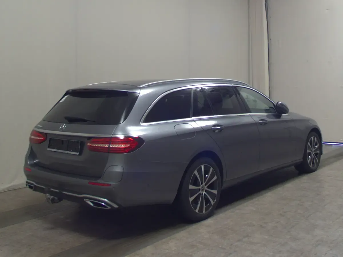 Gebraucht Mercedes E300 Avantgarde 306 PS (225 kW) 2022 Grau Kombi