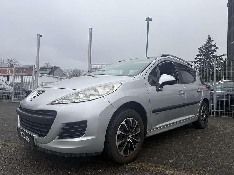 Gebraucht Peugeot 207 Tendance 95 PS (69 kW) 2010 Silber Kombi