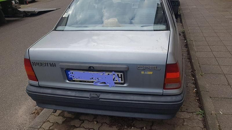 Gebraucht Opel Kadett 75 PS (55 kW) 1988 Silber Kleinwagen
