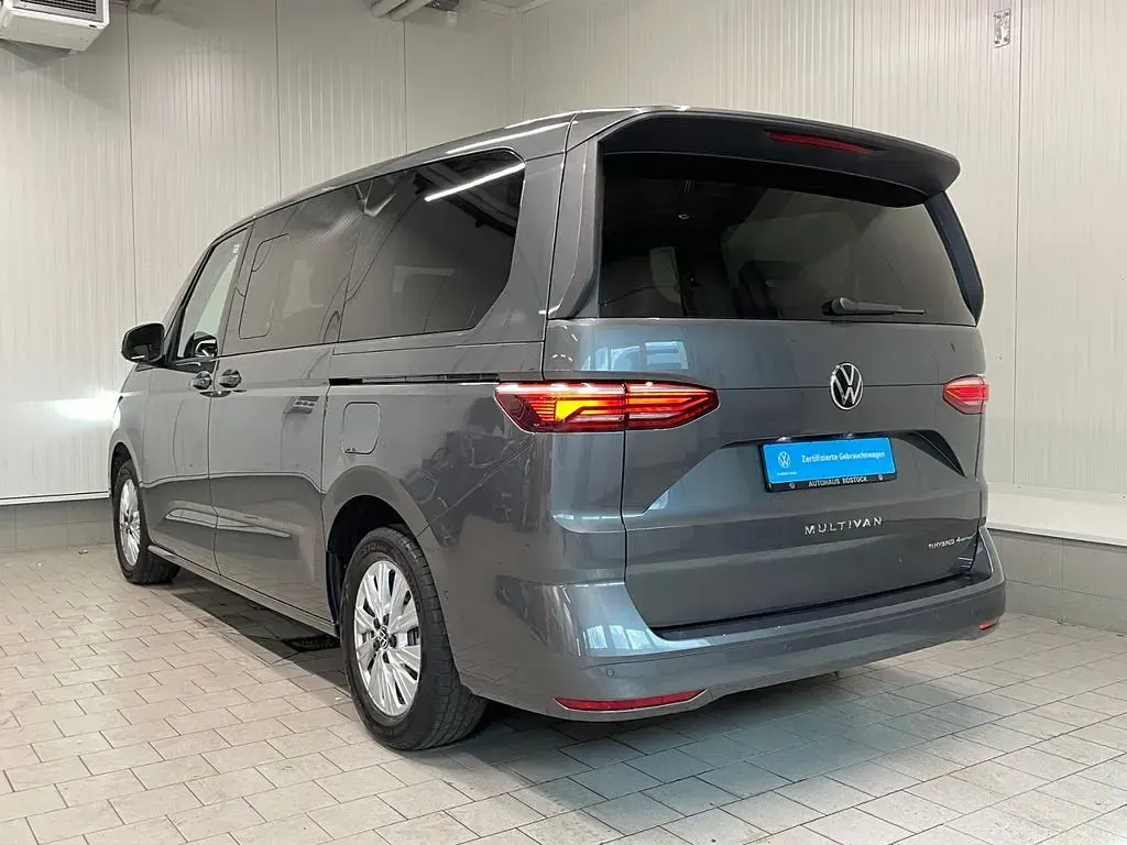 Gebraucht VW Multivan Life 177 PS (130 kW) 2025 Grau Van / Kleinbus