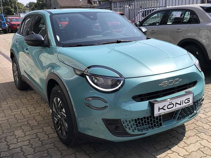 Neu Fiat 600 146 PS (107 kW) 2025 Blau Limousine