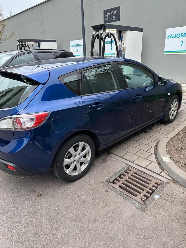 Usata Mazda 3 105 CV (77 kW) 2009 Blu Berlina