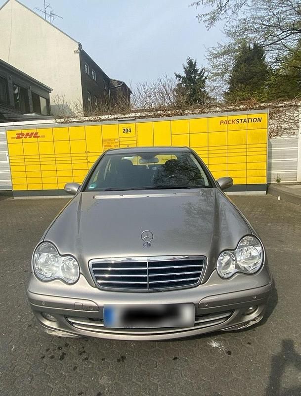 Gebraucht Mercedes C180 157 PS (115 kW) 2006 Beige Limousine