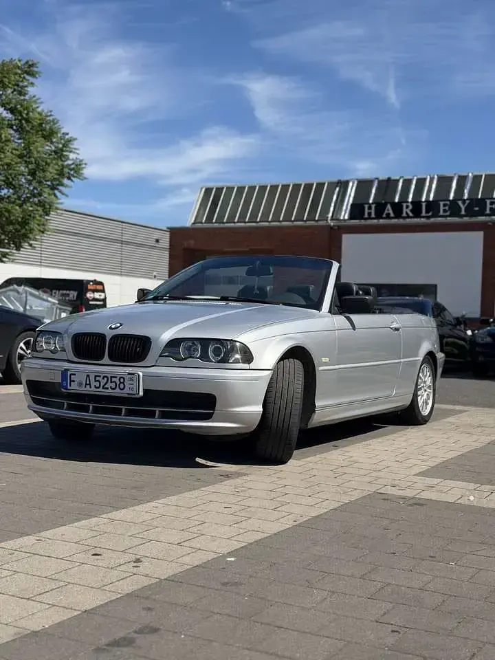 Gebraucht BMW 318 143 PS (105 kW) 2002 Silber Cabrio