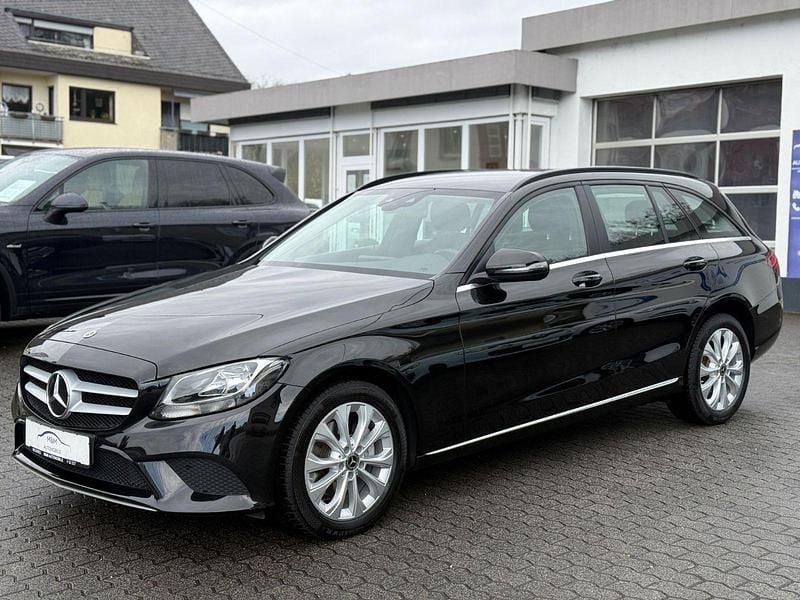 Gebraucht Mercedes C220 194 PS (142 kW) 2021 Schwarz Kombi