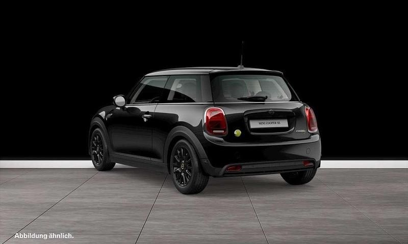 Gebraucht Mini Cooper SE Hatch 135 kW (184 PS) 2023 Midnight black Kleinwagen