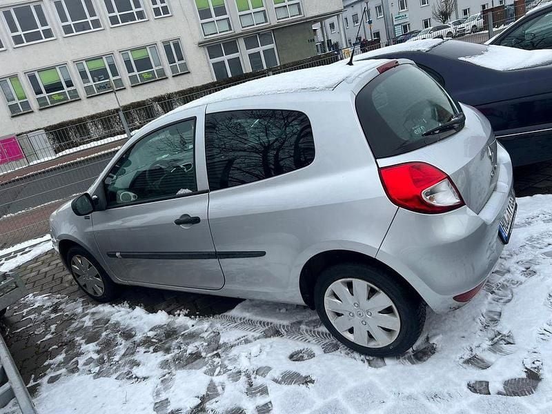 Gebraucht Renault Clio II Night&Day 75 PS (55 kW) 2011 Grau Limousine