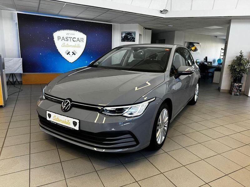Grau Gebraucht 2024 VW Golf VIII Life Limousine | 27.400 € (Fairer Preis) - Bild 1/4