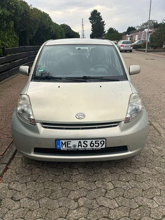 Silber Gebraucht 2007 Daihatsu Sirion Kleinwagen | 1.350 € (Guter Preis) - Bild 1/4
