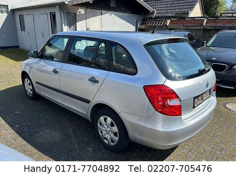Gebraucht Skoda Fabia 86 PS (63 kW) 2011 Silber Limousine