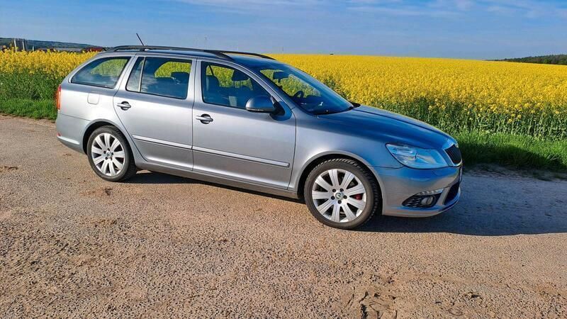 Silber Gebraucht 2012 Skoda Octavia RS Kombi | 7.500 € (Superpreis) - Bild 1/4