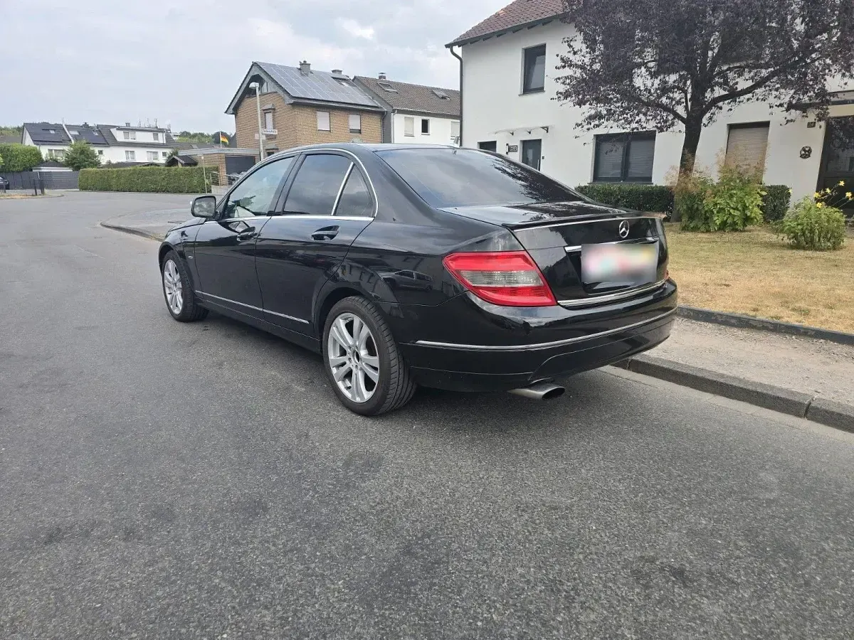 Gebraucht Mercedes C200 Avantgarde 136 PS (100 kW) 2008 Schwarz Limousine