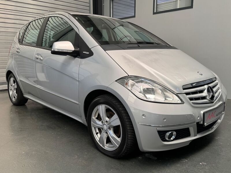 Silber Gebraucht 2011 Mercedes A180 Avantgarde Limousine | 4.950 € (Fairer Preis) - Bild 1/4