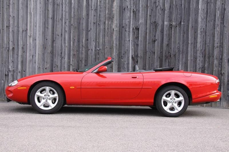 Używany Jaguar XK8 284 KM (208 kW) 2000 Czerwony Kabriolet