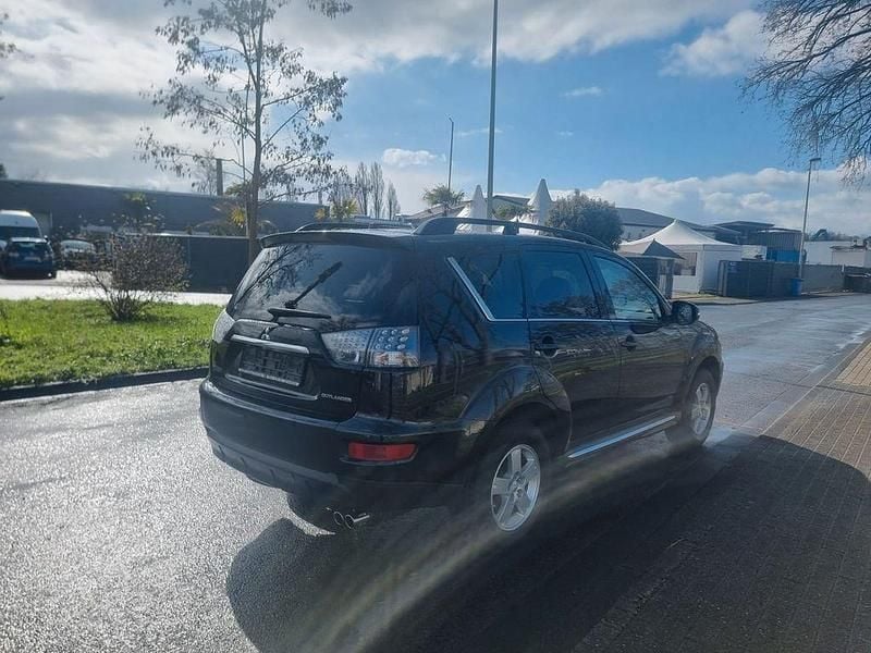 Gebraucht Mitsubishi Outlander Intense 177 PS (130 kW) 2010 Schwarz SUV