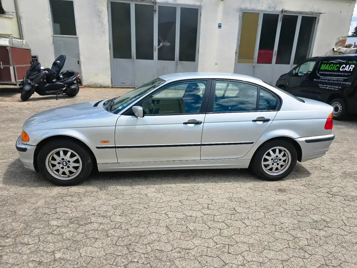 Gebraucht BMW 320 Sport Line 136 PS (100 kW) 2001 Silber Limousine