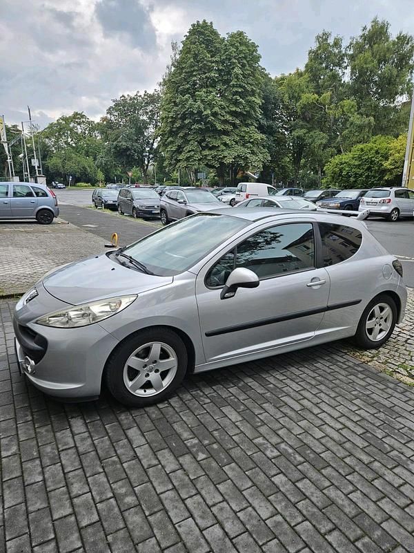 Silber Gebraucht 2009 Peugeot 207 Kleinwagen | 2.600 € - Bild 1/4