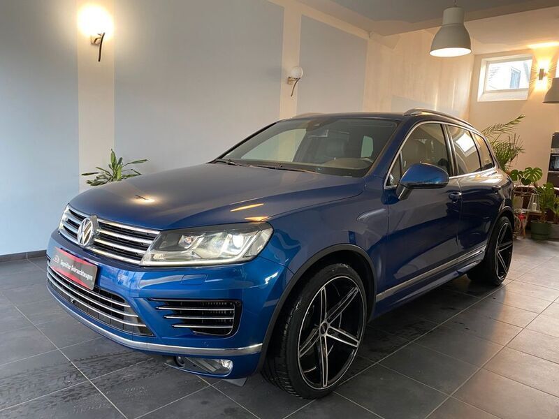 Blau Gebraucht 2016 VW Touareg Exclusive SUV | 24.999 € (Fairer Preis) - Bild 1/4