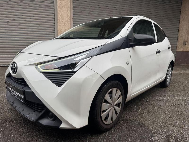 Weiß Gebraucht 2021 Toyota Aygo Kleinwagen | 8.895 € (Fairer Preis) - Bild 1/4