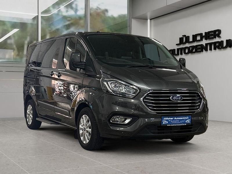 Grau Gebraucht 2018 Ford Tourneo Custom Van / Kleinbus | 27.990 € (Teuer) - Bild 1/4