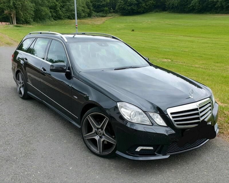 Schwarz Gebraucht 2010 Mercedes E350 Kombi | 7.950 € (Superpreis) - Bild 1/4