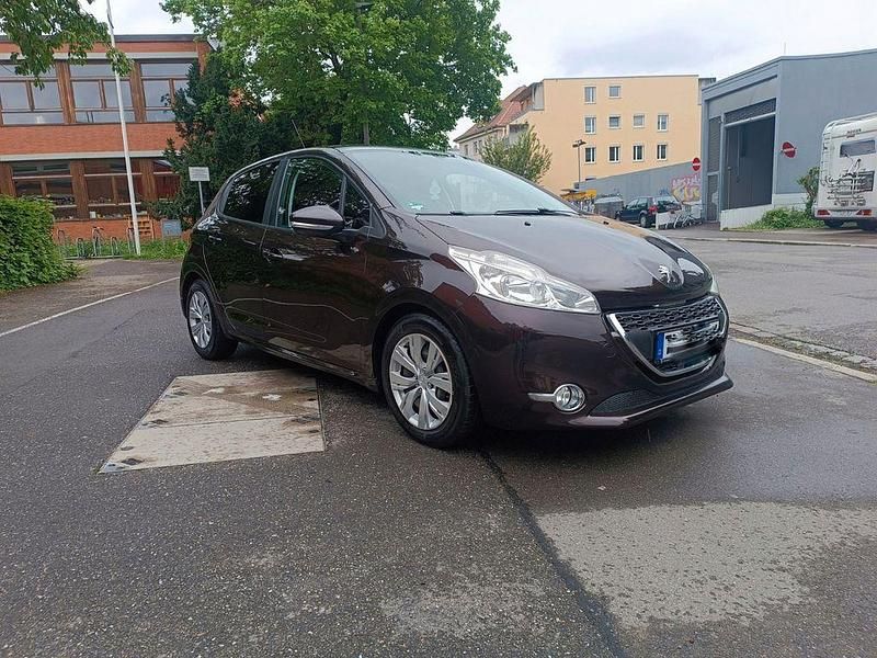 Schwarz Gebraucht 2012 Peugeot 208 Kleinwagen | 3.900 € (Guter Preis) - Bild 1/4