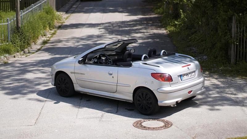 Gebraucht Peugeot 206 CC 109 PS (80 kW) 2004 Silber Cabrio