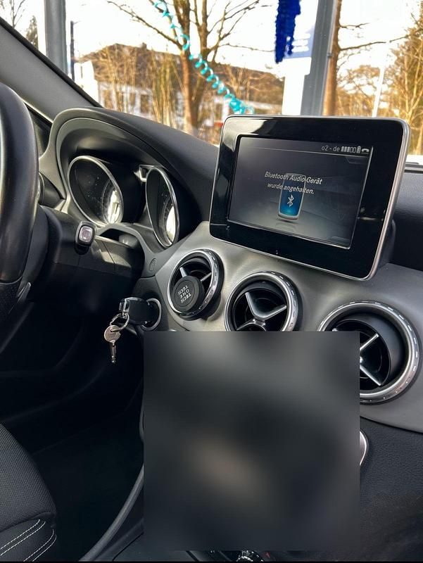 Gebraucht Mercedes GLA220 177 PS (130 kW) 2016 Weiß SUV