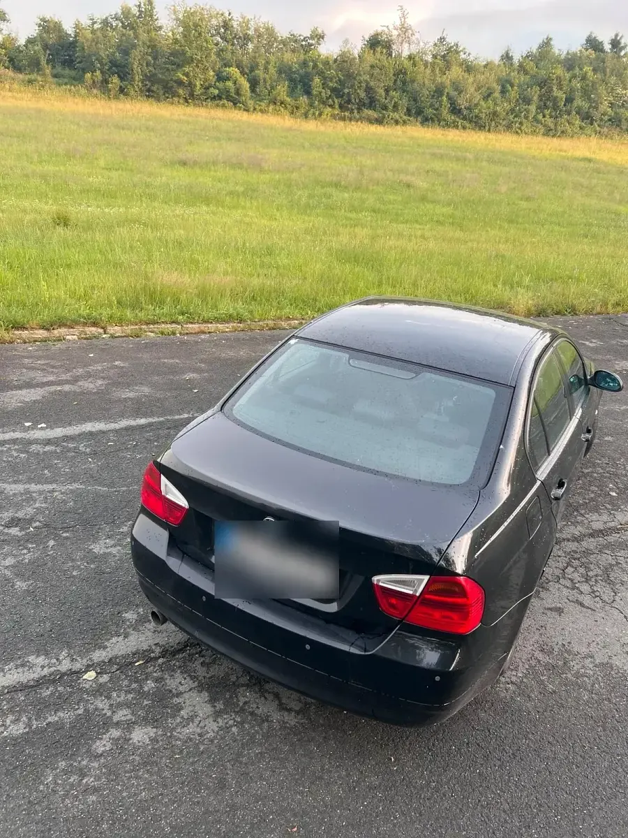 Gebraucht BMW 318 129 PS (94 kW) 2007 Schwarz Limousine