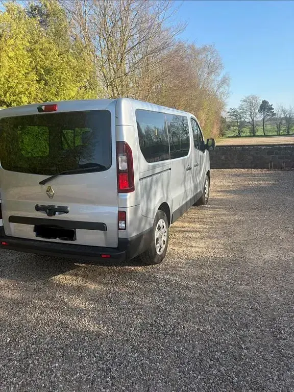 Gebraucht Renault Trafic 150 PS (110 kW) 2022 Silber Van / Kleinbus