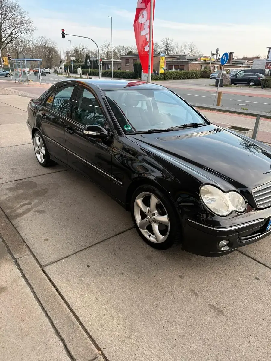 Gebraucht Mercedes C220 Avantgarde 150 PS (110 kW) 2005 Schwarz Limousine