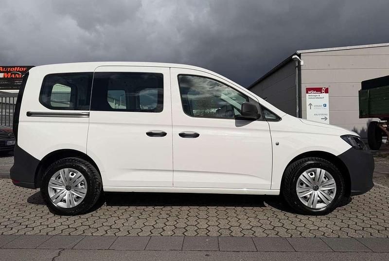 Gebraucht VW Caddy Basis 122 PS (89 kW) 2023 Weiß Van / Kleinbus