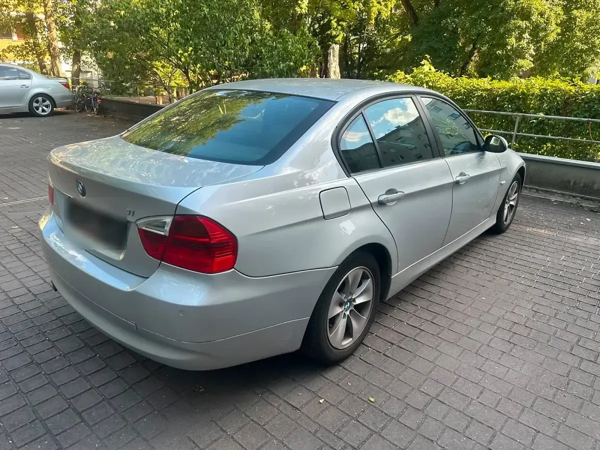 Gebraucht BMW 320 150 PS (110 kW) 2007 Silber Limousine
