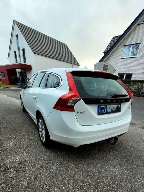 Gebraucht Volvo V60 Summum 150 PS (110 kW) 2016 Weiß Kombi