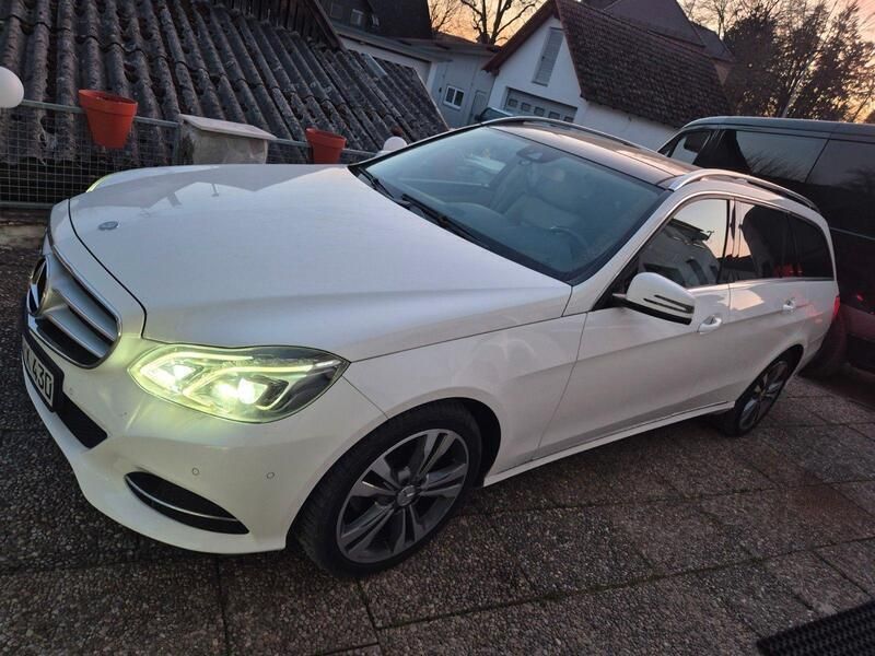 Weiß Gebraucht 2013 Mercedes 220 Kombi | 11.800 € (Etwas zu teuer) - Bild 1/4