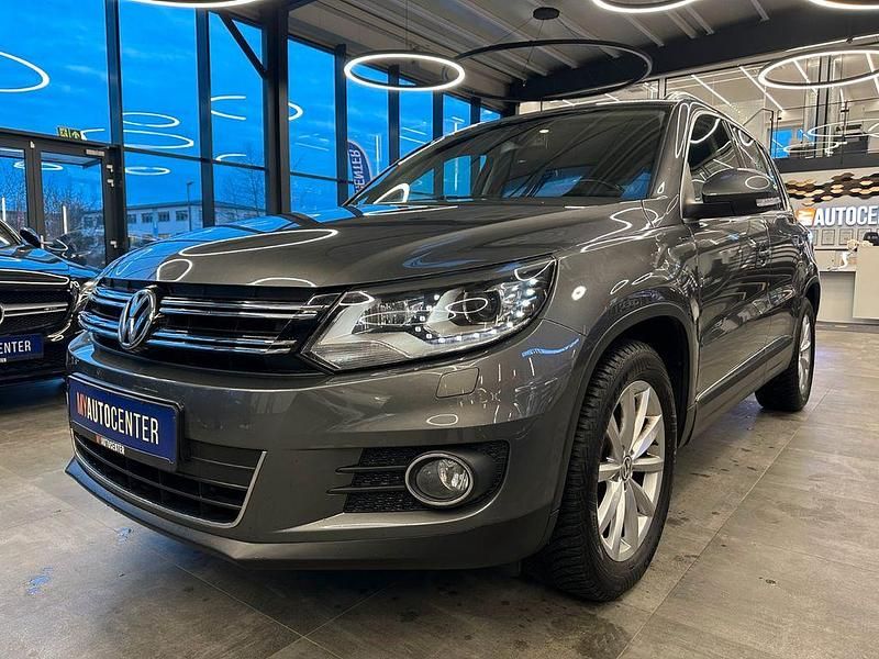 Gebraucht VW Tiguan LOUNGE 160 PS (117 kW) 2015 Grau SUV