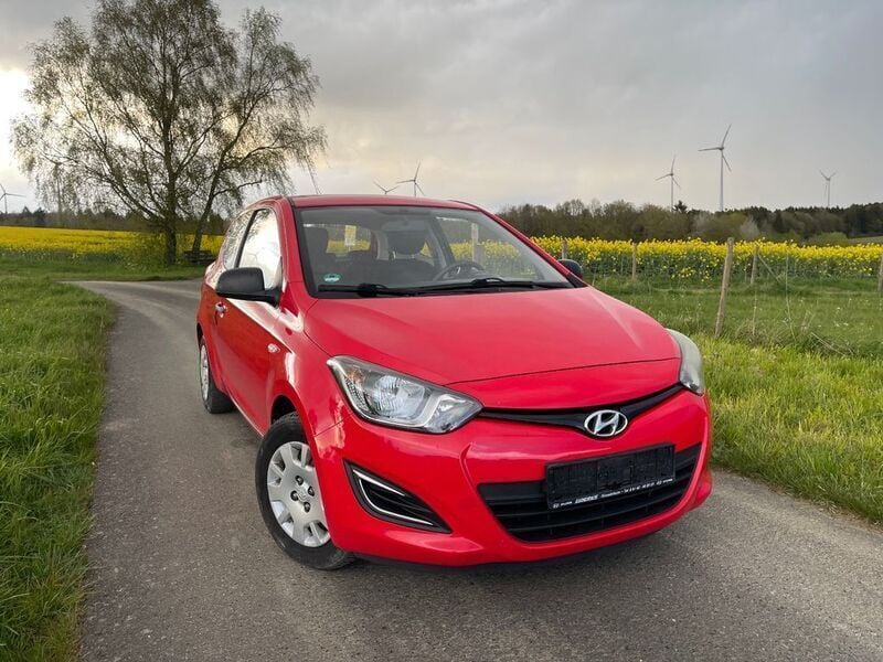 Gebraucht Hyundai i20 Edition 86 PS (63 kW) 2013 Rot Kleinwagen