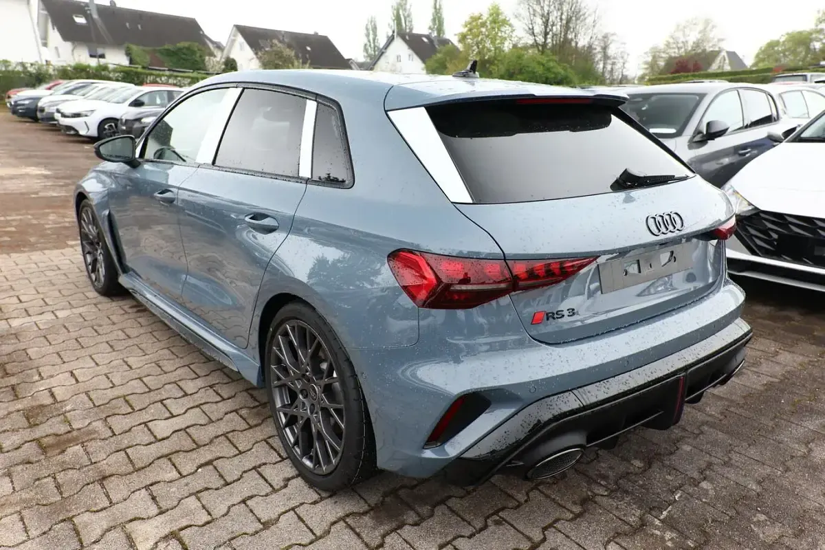Neu Audi RS3 400 PS (294 kW) 2026 Kemoragrau metallic Limousine
