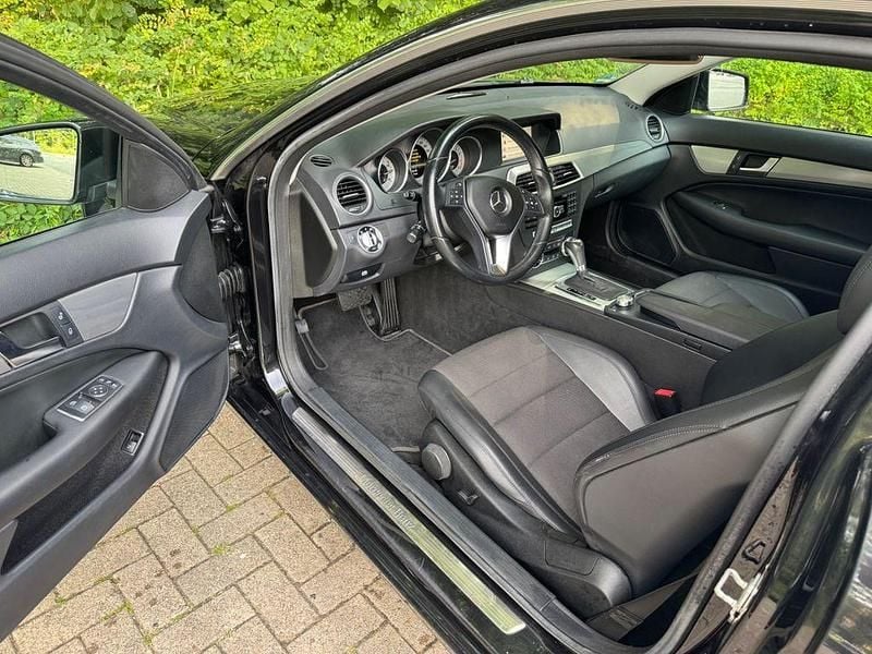 Gebraucht Mercedes C180 156 PS (114 kW) 2011 Schwarz Coupé