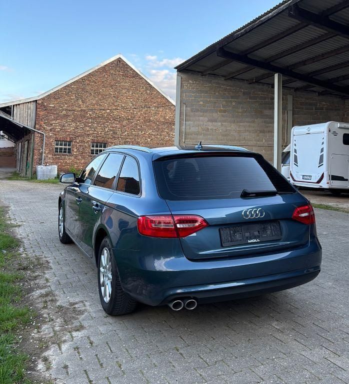 Gebraucht Audi A4 Attraction 150 PS (110 kW) 2015 Blau Kombi
