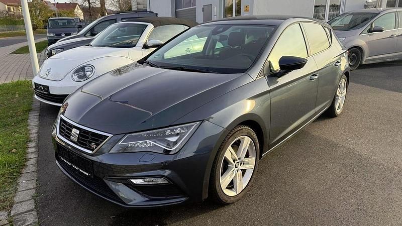 Grau Gebraucht 2019 Seat Leon FR Limousine | 15.400 € - Bild 1/4