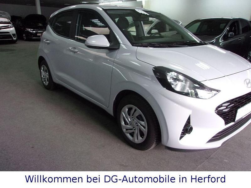 Grau Gebraucht 2024 Hyundai i10 Trend Kleinwagen | 14.650 € (Fairer Preis) - Bild 1/4