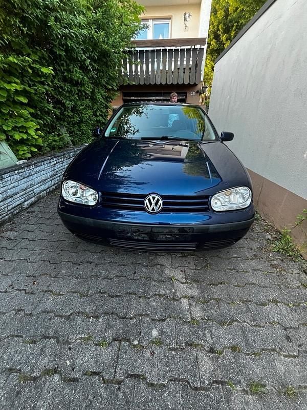 Blau Gebraucht 1998 VW Golf IV Kleinwagen | 1.600 € (Fairer Preis) - Bild 1/4