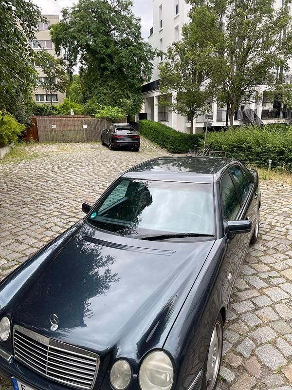 Gebraucht Mercedes E420 279 PS (205 kW) 1996 Blau Limousine