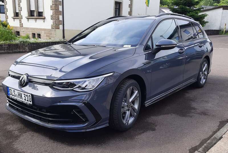 Delfingrau metallic Gebraucht 2023 VW Golf VIII R-line Kombi | 28.950 € (Guter Preis) - Bild 1/4