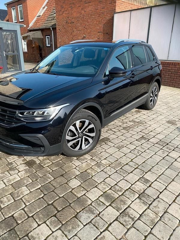 Gebraucht VW Tiguan Active 150 PS (110 kW) 2023 Schwarz SUV