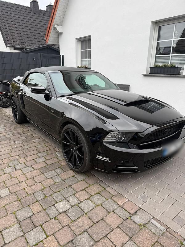 Schwarz Gebraucht 2015 Ford Mustang Cabrio | 17.499 € - Bild 1/4