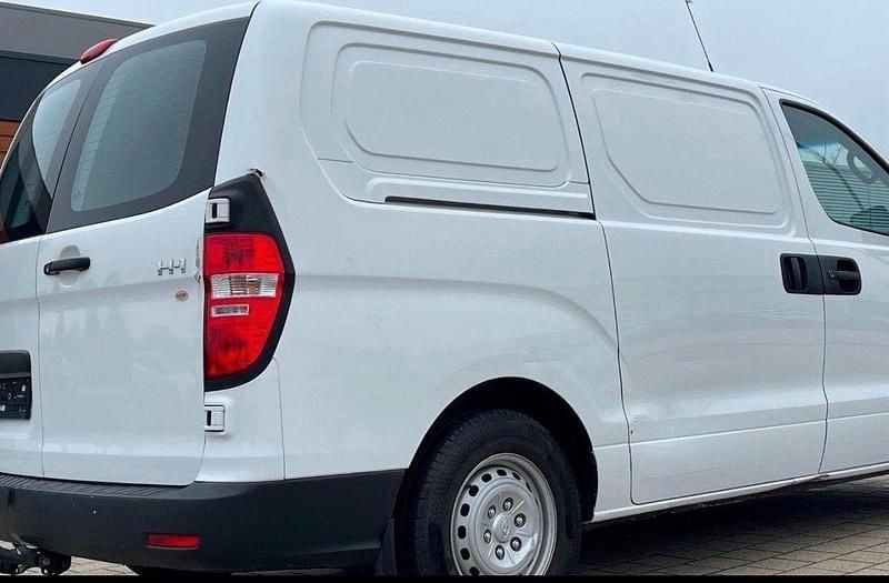 Gebraucht Hyundai H-1 170 PS (125 kW) 2010 Weiß Van / Kleinbus