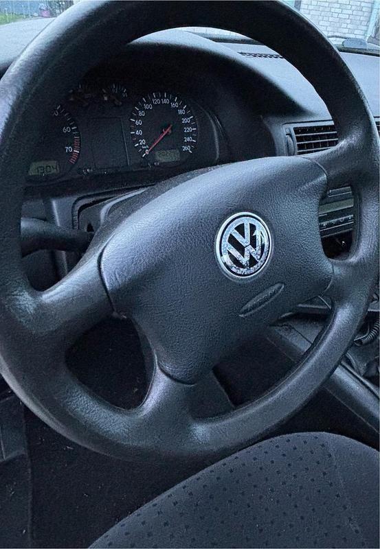 Gebraucht VW Passat 104 PS (76 kW) 1998 Schwarz Limousine